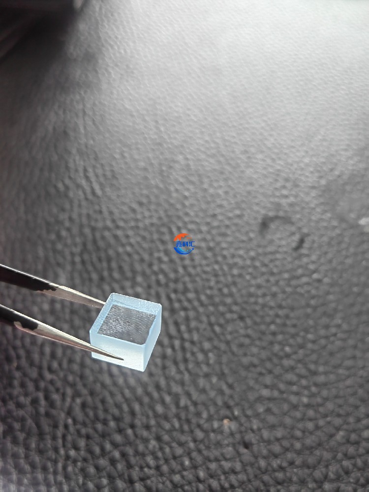 方形蓝宝石晶圆 蓝宝石水晶玻璃 5x5mm 用于光学镜头